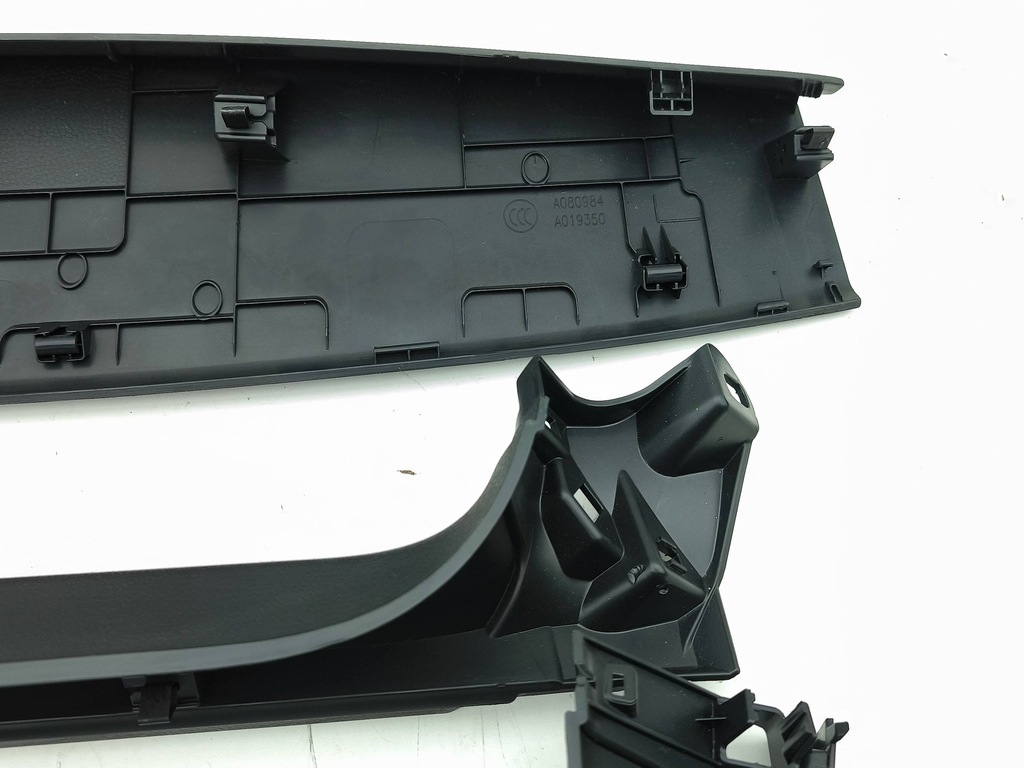 фото №9, Отделка крышки багажника audi q3 f3 a080984 2.0l бензиновый 110kw 2019