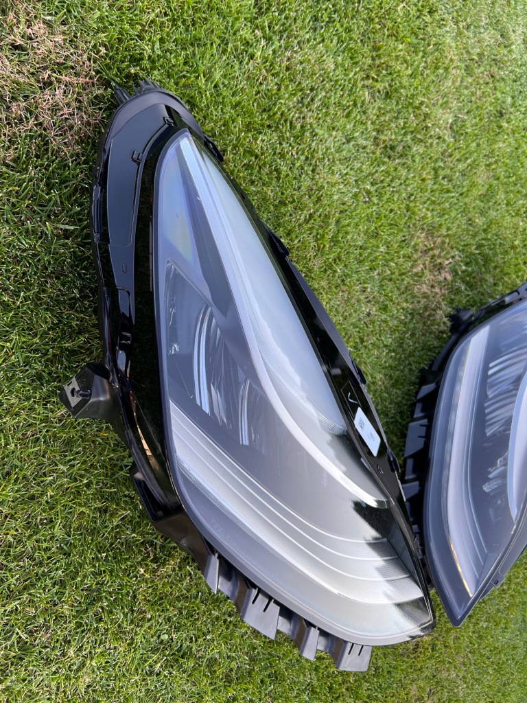 Tesla model 3 фара правая  перед led 1077376-00-c Доставка