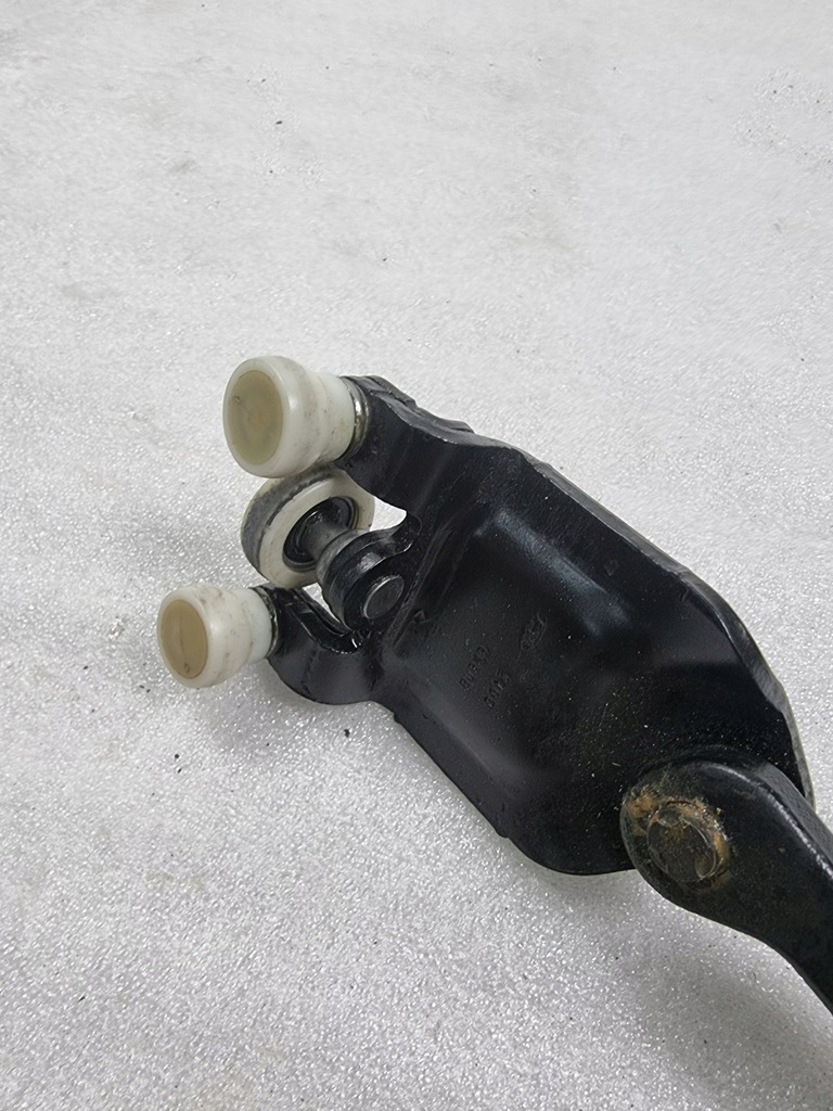 фото №3, Transit custom ролик дверь правых верхний