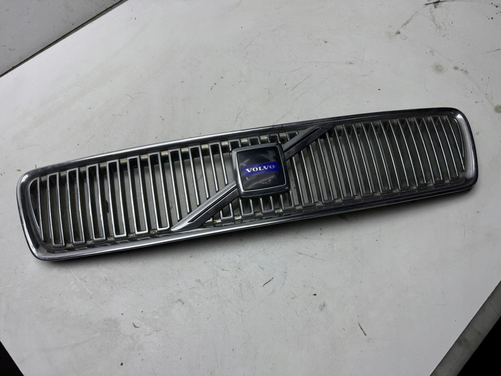 фото №1, Решётка радиатора решётка радиатора радиатора volvo v40 s40 i