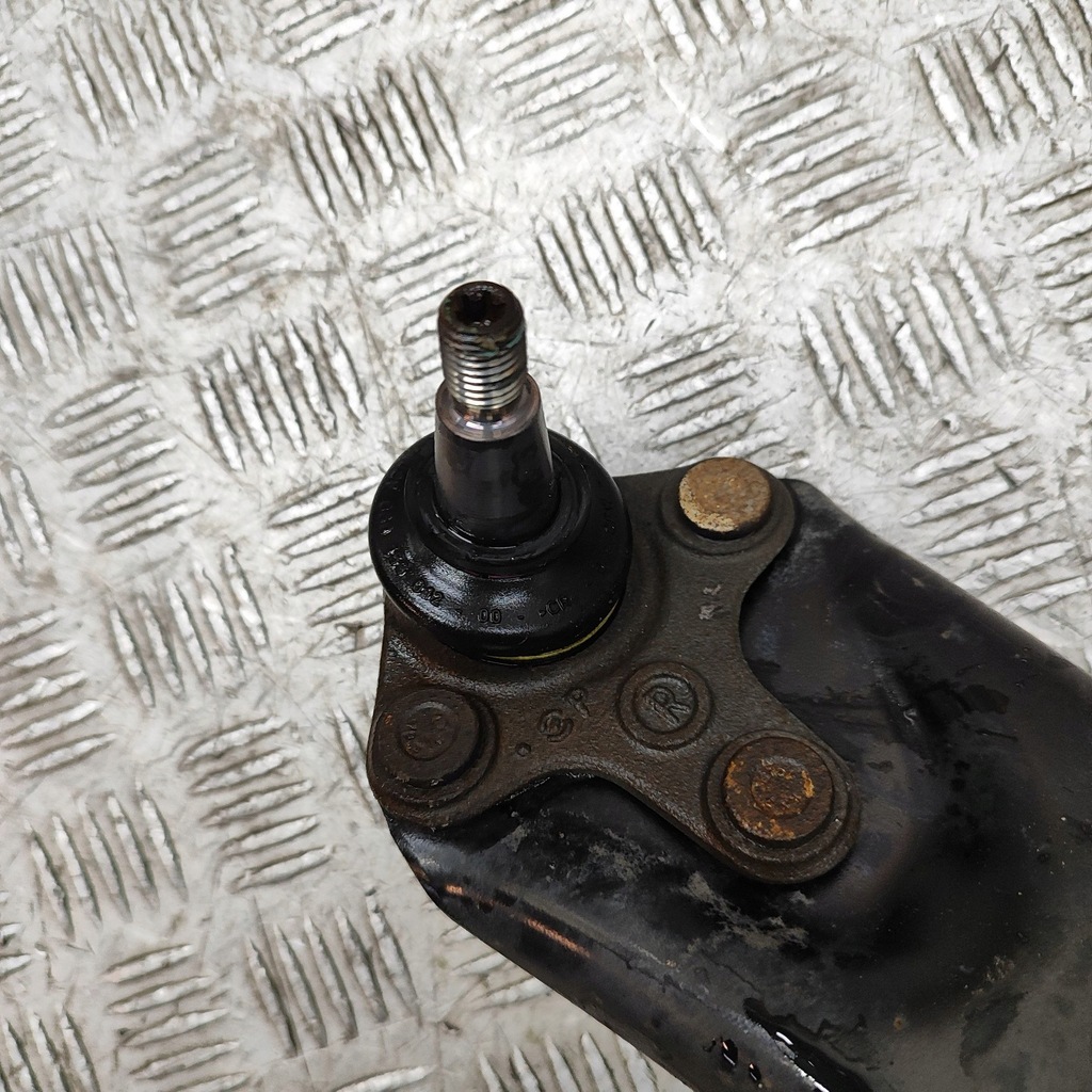 фото №7, Volkswagen passat b8 2015 правая сторона нижний рычаг передний