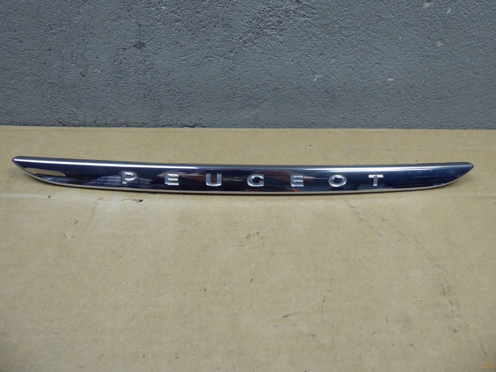 фото №1, Молдинг крышки задняя хром peugeot 208