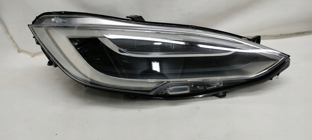 фото №1, Tesla s lift лампа правая передняя правый перед full led 105357500c
