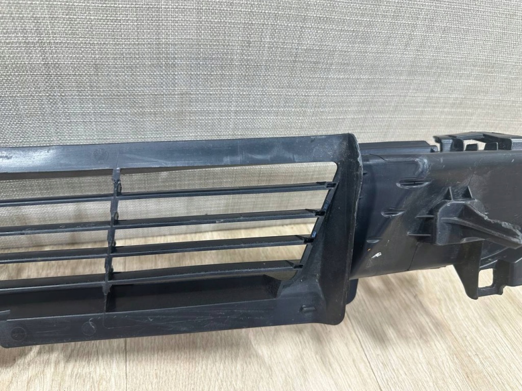 Tesla 3 решётка средняя перед 1516848-00-a в Украине