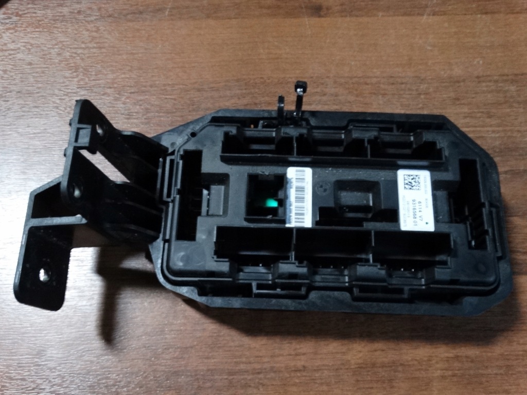 фото №1, Idealna коробка предохранителей bmw f15 f16 1