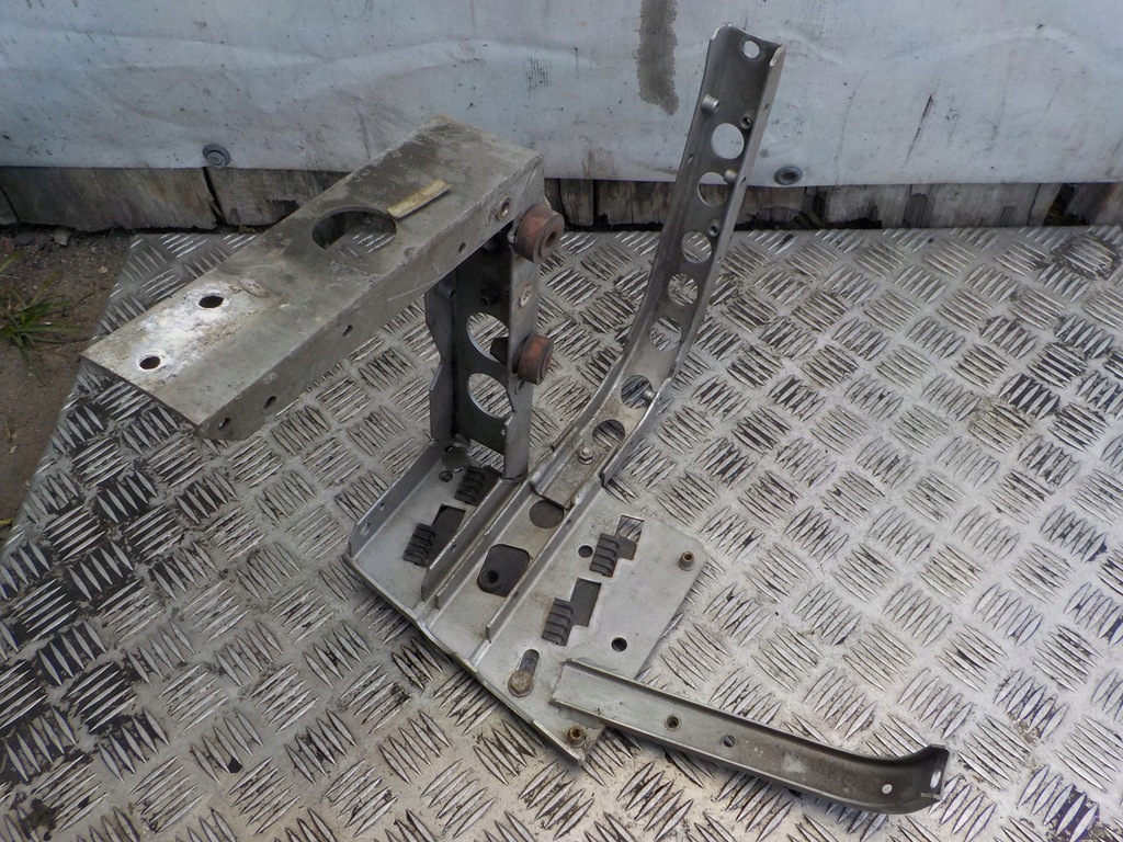 фото №1, Audi a8 d2 кронштейн панель фари 4d0821138ap