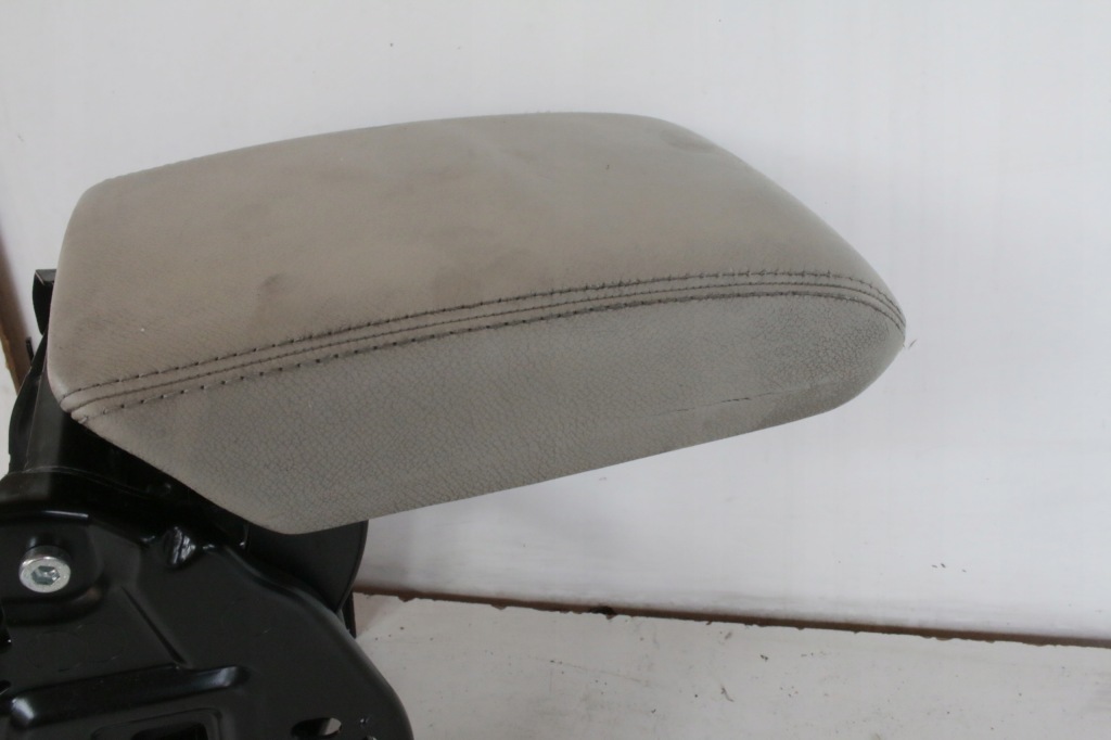 фото №4, Подлокотник audi a5