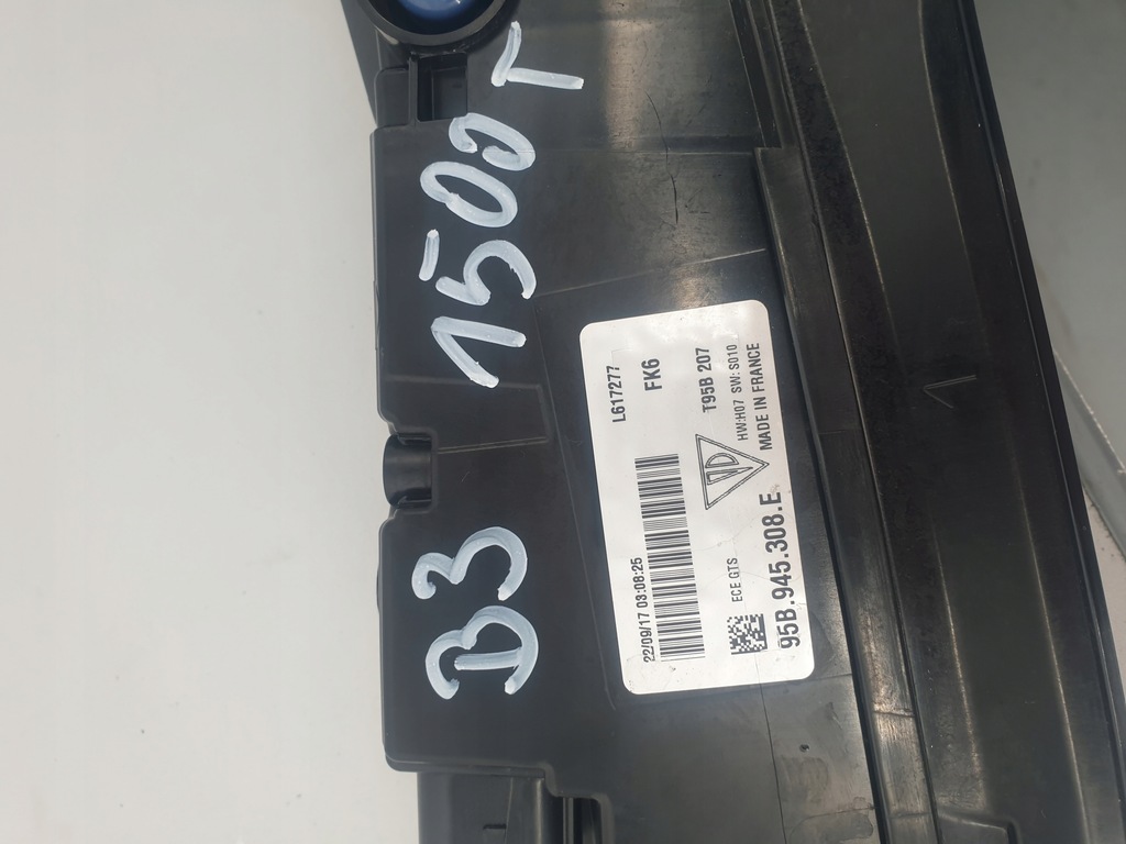 фото №8, Лампа накладка задній кришки 95b945308e porsche macan lift gts