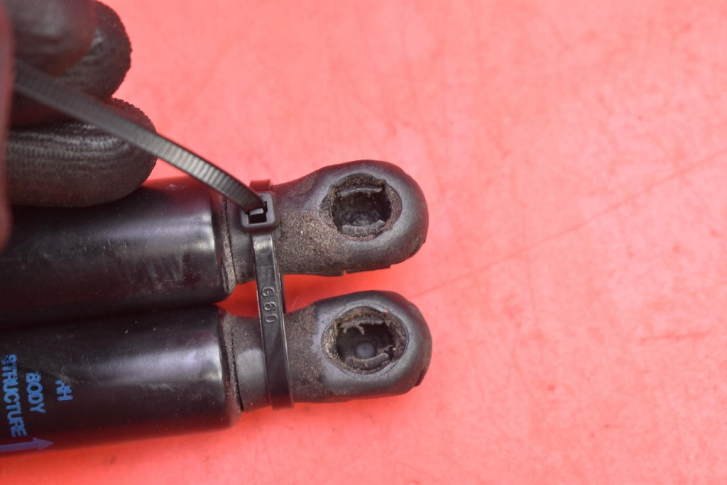 Привід амортизатори кришки 96429721 96429722 opel ampera-e 17-20 в Україні