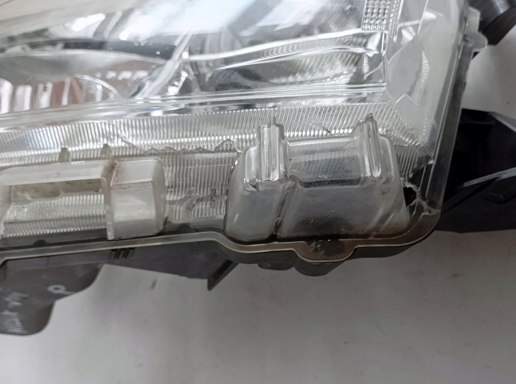 фото №8, Лампа передняя правая toyota hilux viii 8 15-20
