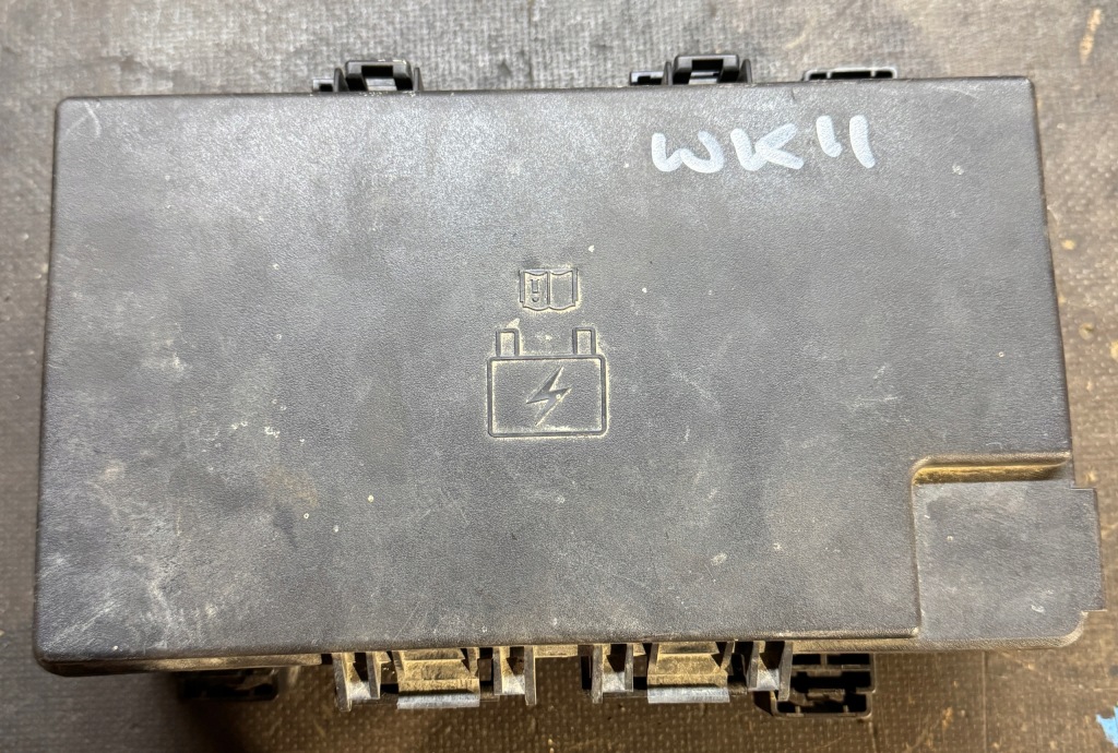 JEEP GRAND CHEROKEE WK2 БЛОК ПРЕДОХРАНИТЕЛІВ