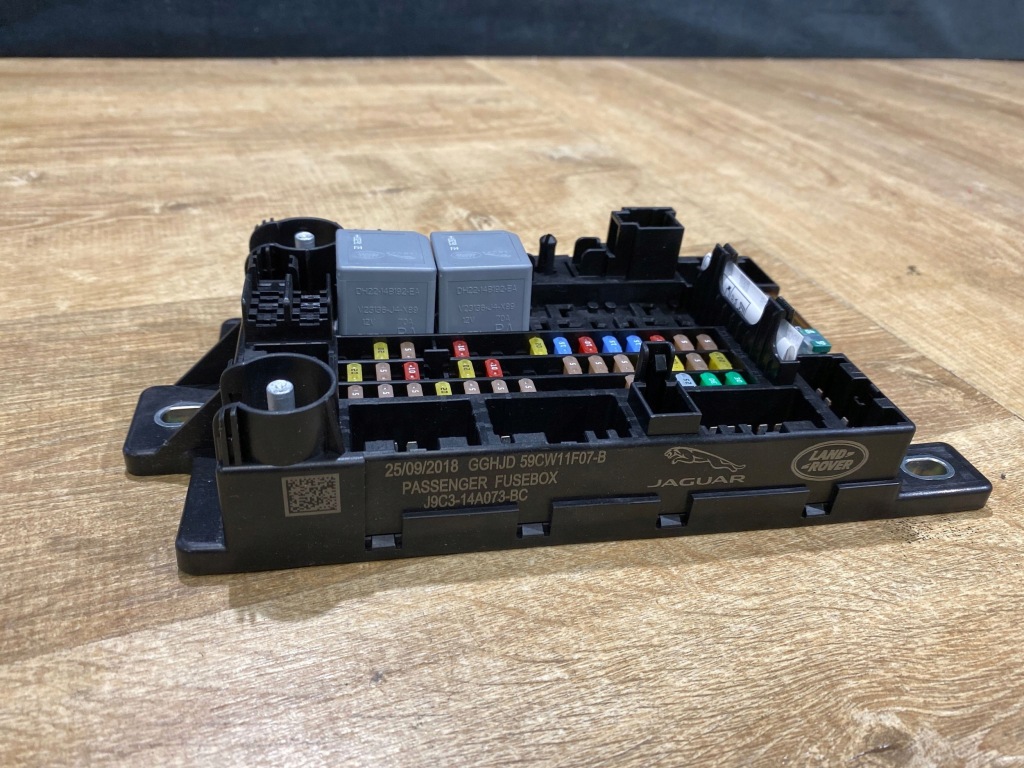 Jaguar E-Pace 2019 Рамка / Модуль запобіжників