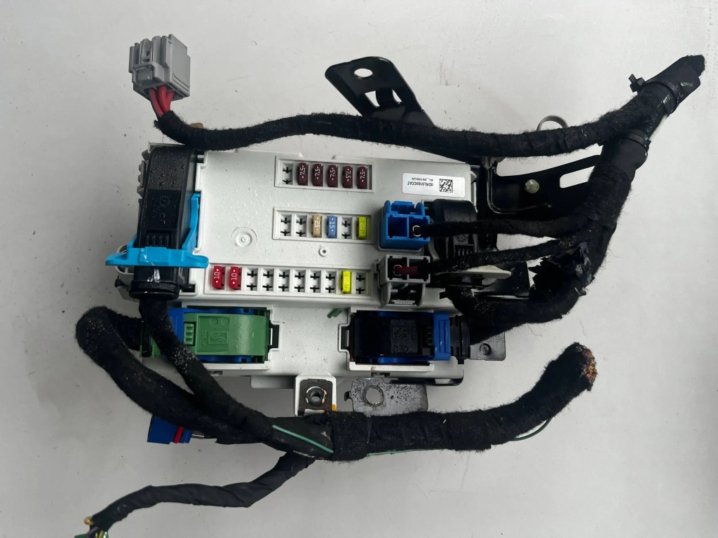 КОРОБКА ЗАПОБІЖНИКІВ JEEP CHEROKEE KL LIFT BSI