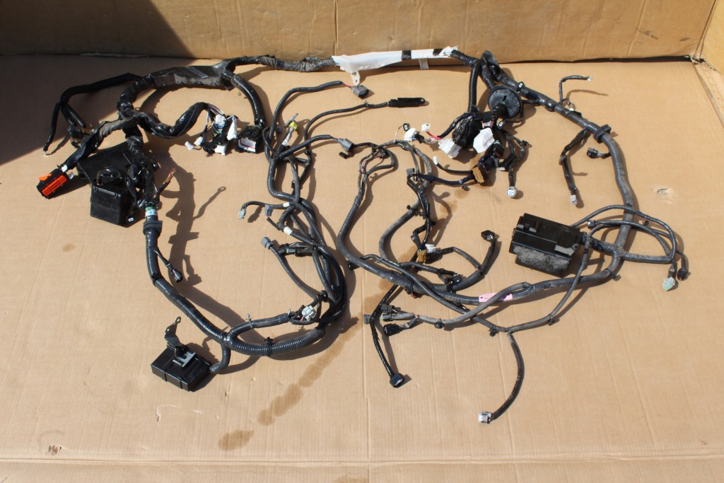 Інфініті QX70 5.0 V8 Жгут кріплення двигуна