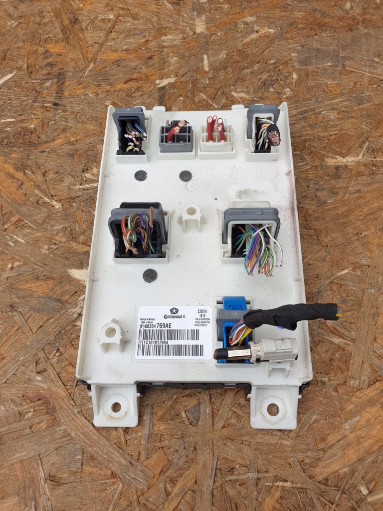 JEEP GRAND CHEROKEE WK2 MODUŁ KOMFORTU BCM P68354769AE KOSTKI LIFT