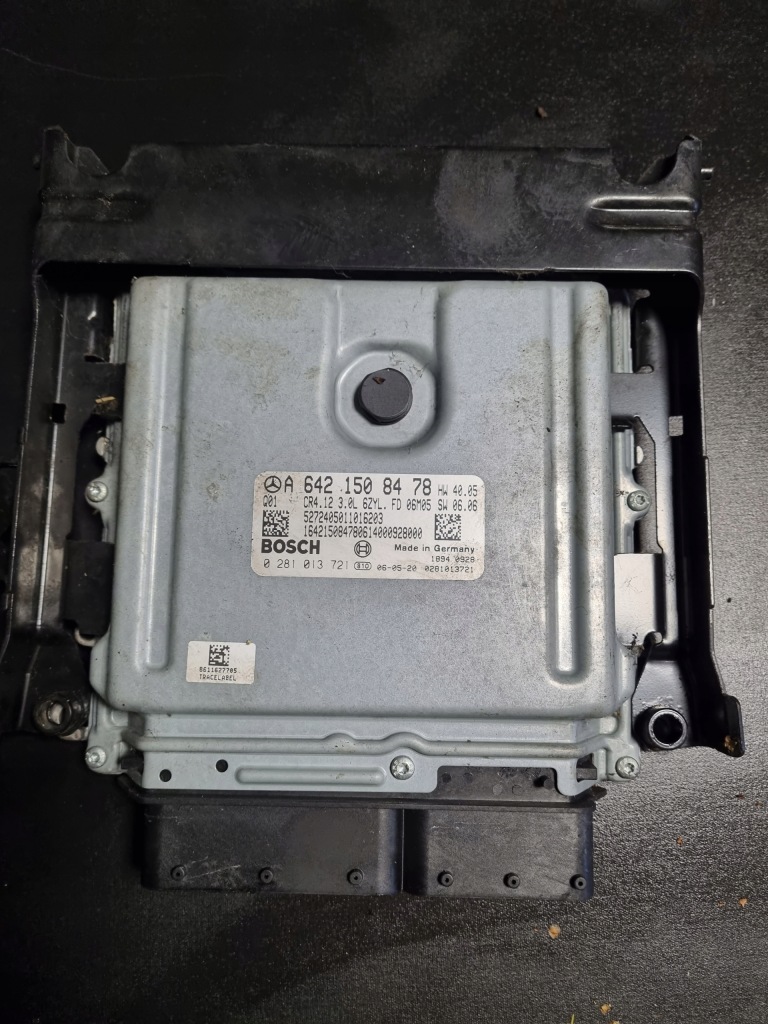 БЛОК MERCEDES W211 3.0CDI 0281013721 A6421508478