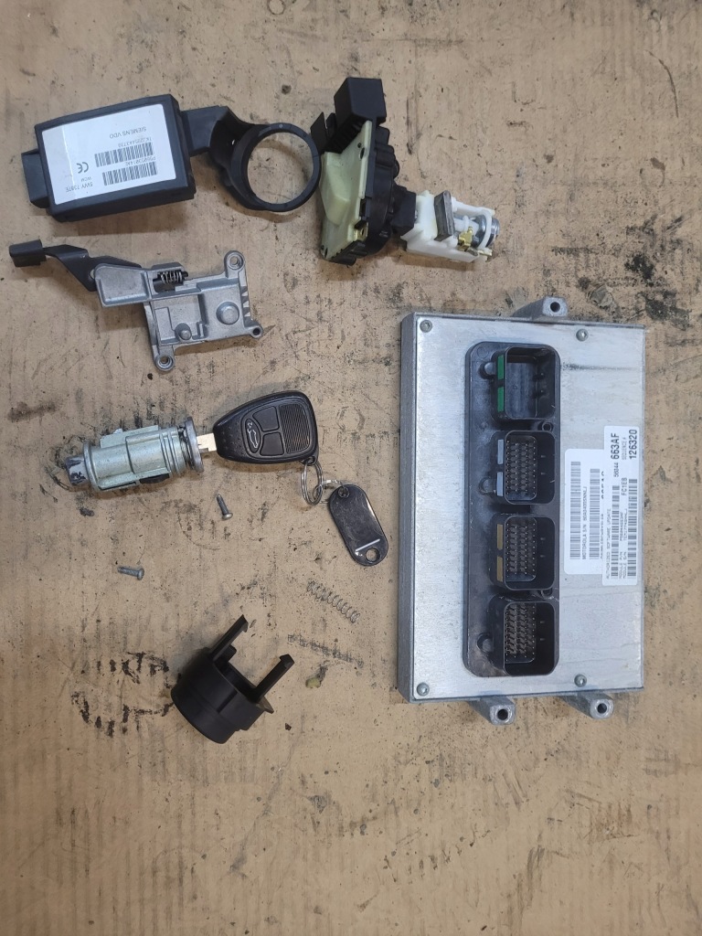 Компютер двигуна Jeep Cherokee KJ 2.4 05-07