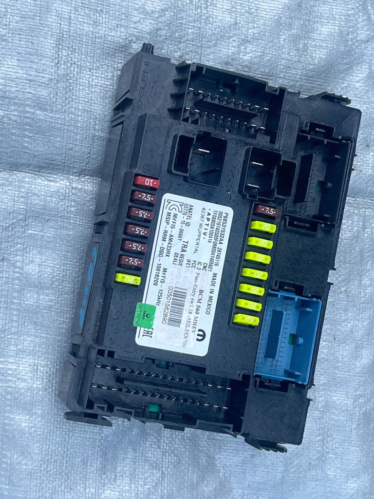 JEEP COMPASS II ЛІФТ КОРОБКА ЗАПОБІЖНИКІВ BSI P68531532AA