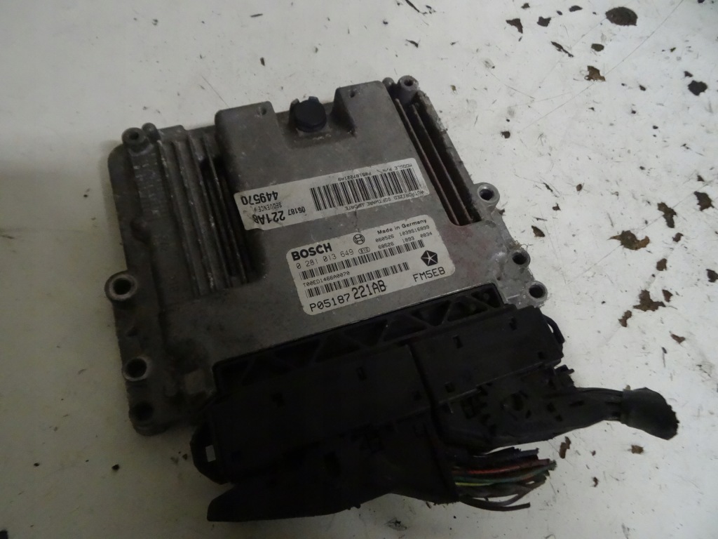 КОНТРОЛЕР ДВИГУНА P05187221AB JEEP CHEROKEE LIBERTY KJ