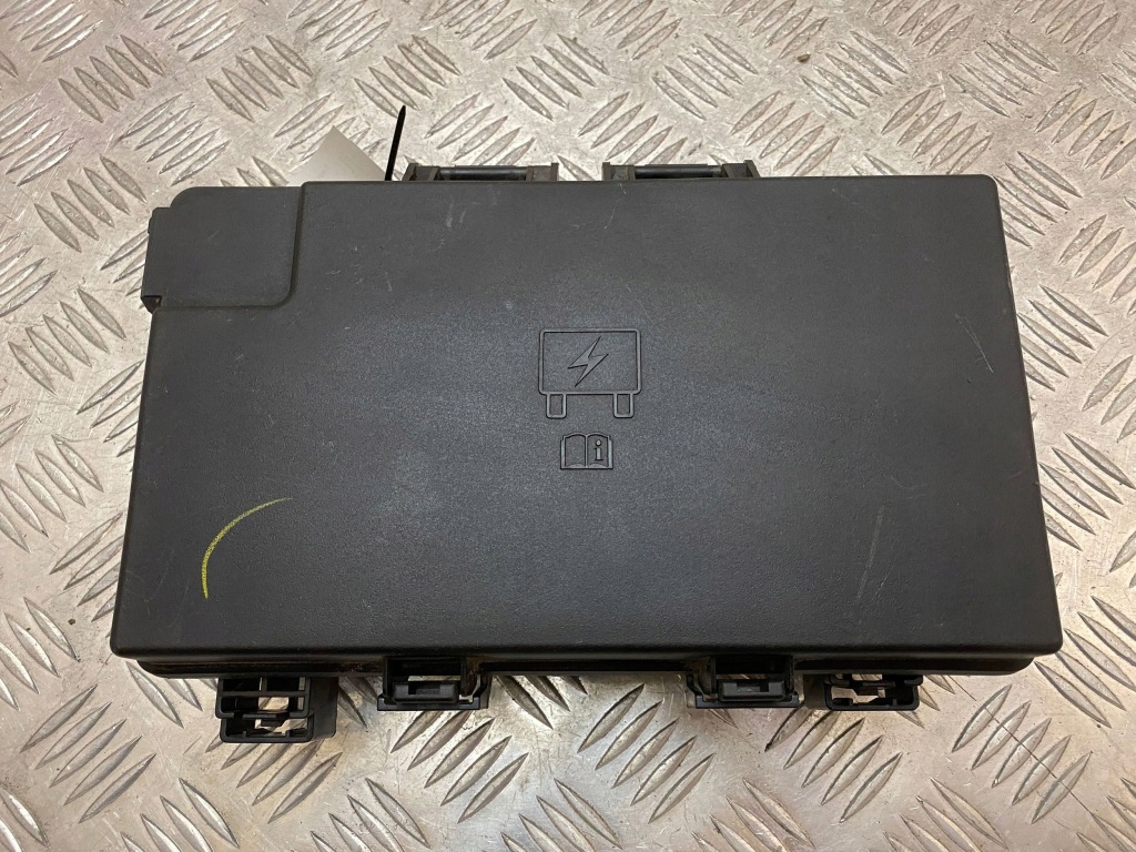 Jeep Grand Cherokee 2019 Рамка / Модуль запобіжників 68425200AB