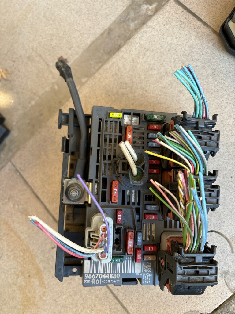 МОДУЛЬ BSM CITROEN PEUGEOT 9667044880 Р01