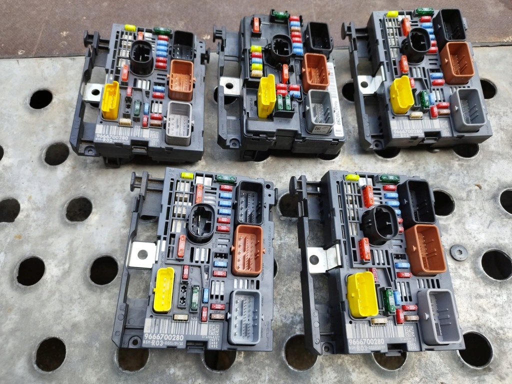 Модуль контролера БСМ R-03 R03 9666700280 Peugeot Citroen