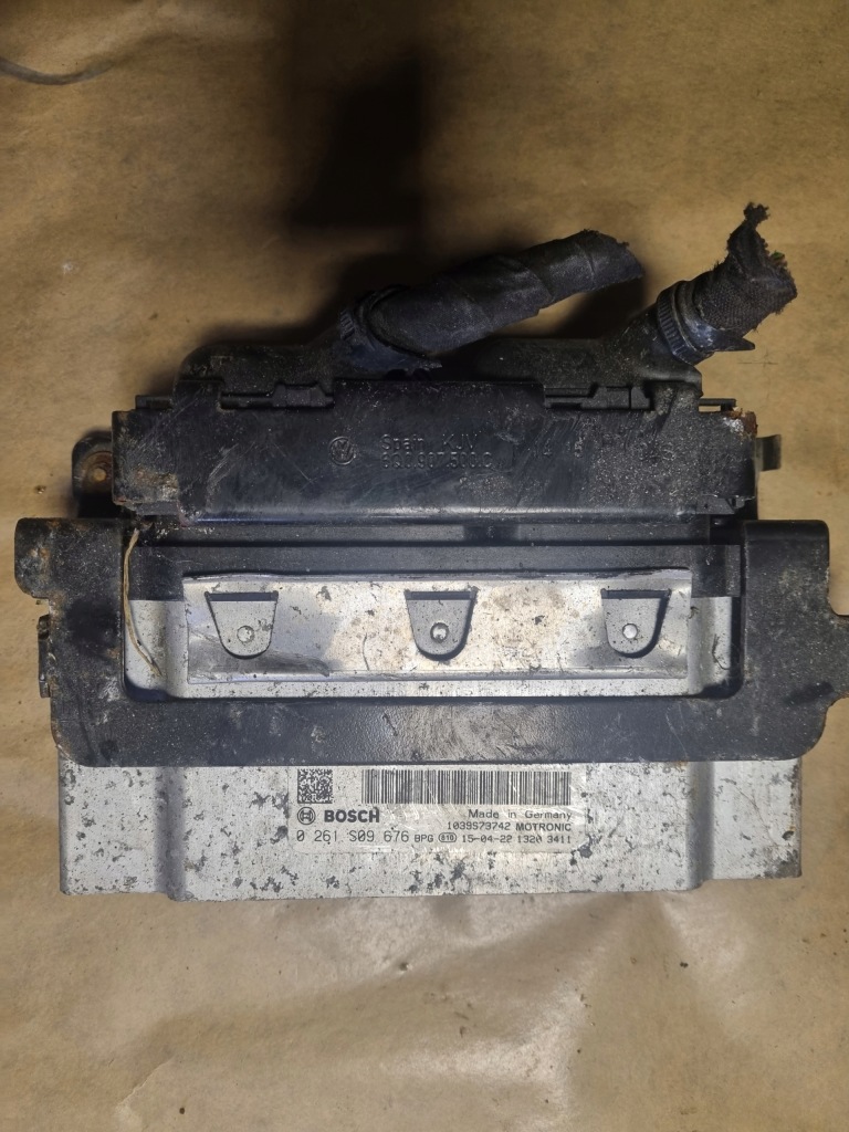 КОНТРОЛЕР VOLKSWAGEN POLO 04C907309J 0261S09676