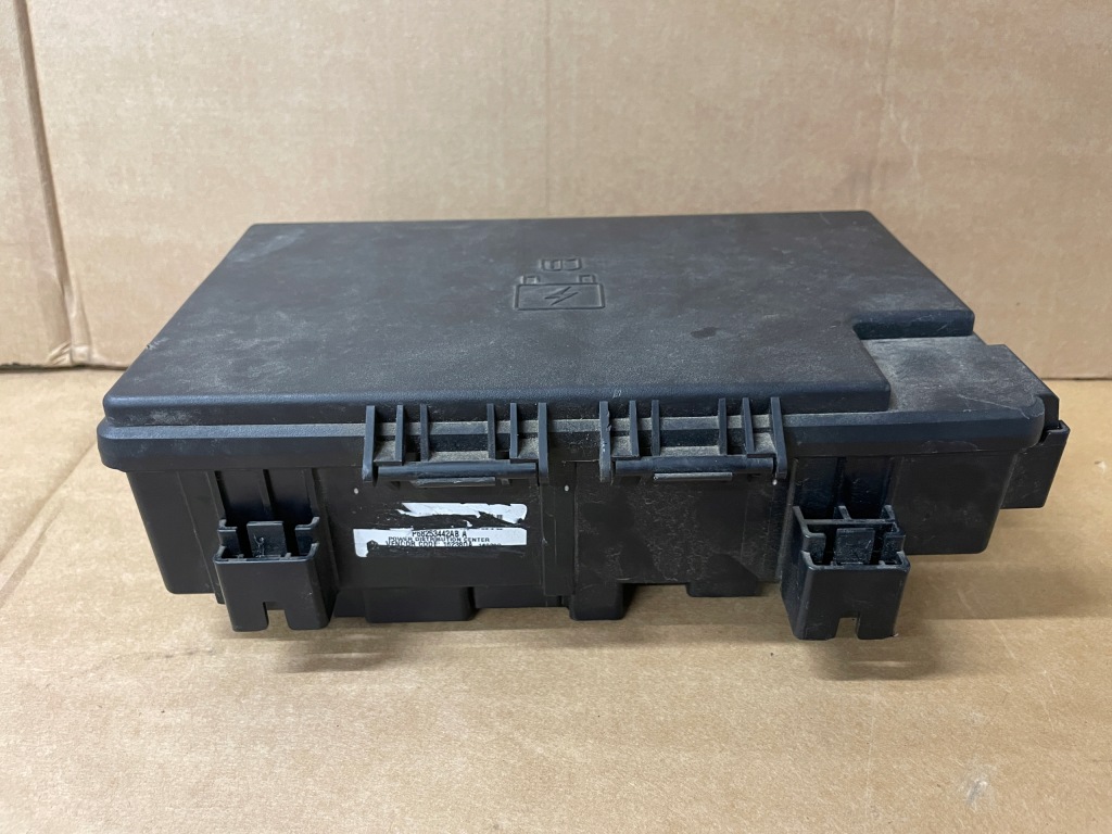 ДЖИП GRAND CHEROKEE WK2 ЛІФТ SRT БЛОК ЗАПОБІЖНИКІВ Р68253442AB