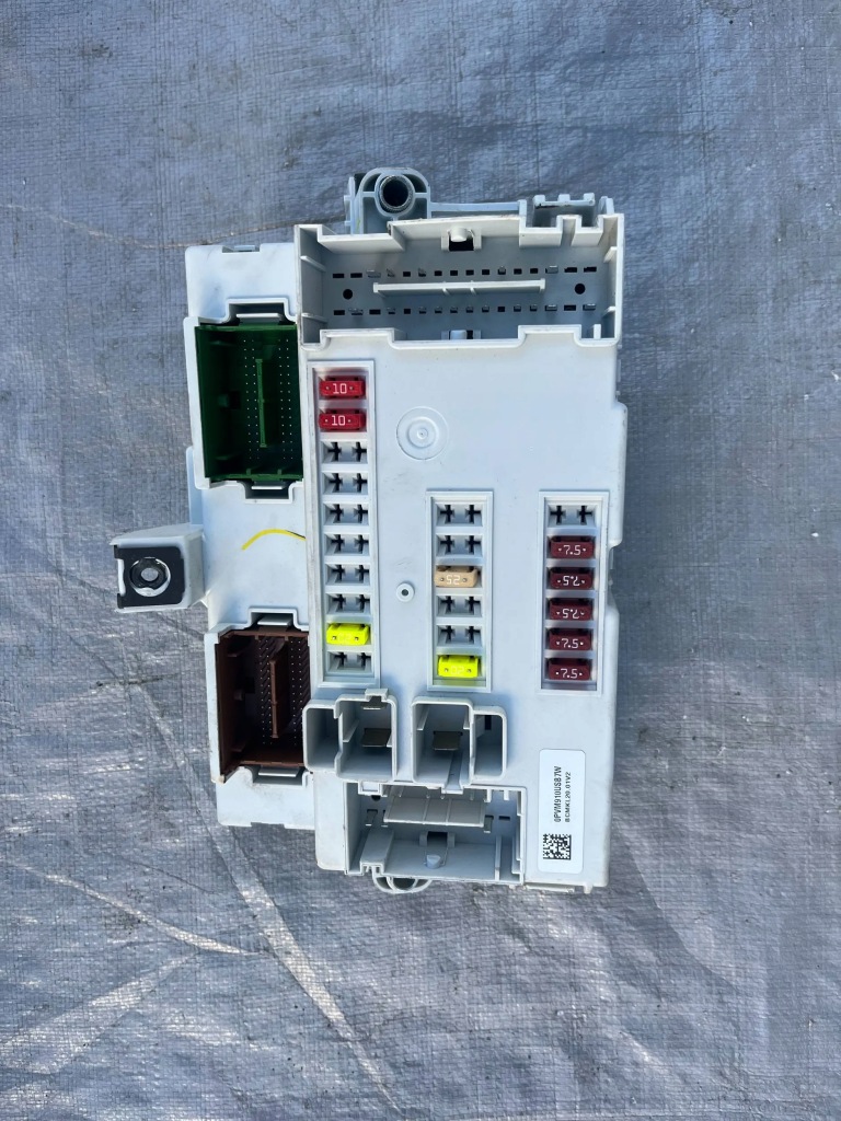 JEEP CHEROKEE KL БЛОК ЗАПОБІЖНИКІВ BSI 17-