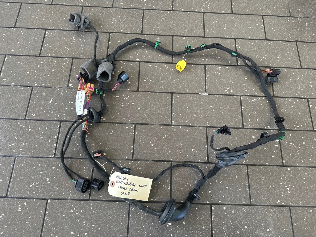 ВСТАНОВЛЕННЯ ПІДІЙНИХ ДВЕРЕЙ BENTLEY CONTINENTAL GT