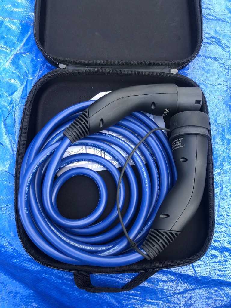 АДАПТЕР ЗАРЯДКИ HYUNDAI KIA 230В М32