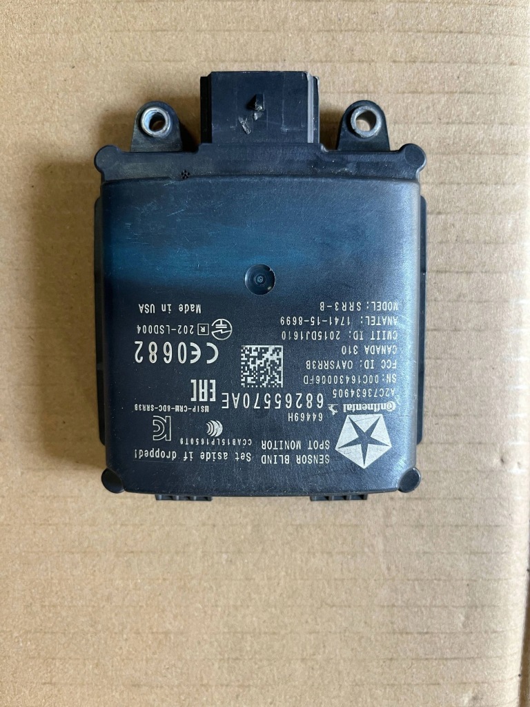 104 ДЖИП WK2 ДАТЧИК МЕРТВОГО ПОЛЯ 68265570AE