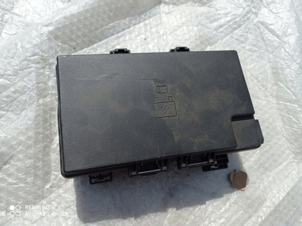 ДЖИП GRAND CHEROKEE WK2 БЛОК ЗАПОБІЖНИКІВ