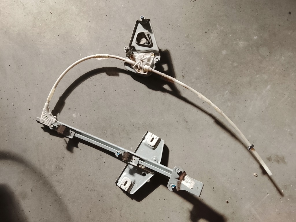 JEEP LIBERTY CHEROKEE KJ 3.7 - МЕХАНІЗМ СКЛОПІДЙОМНИКА ЛІВИЙ ПЕРЕДНІЙ