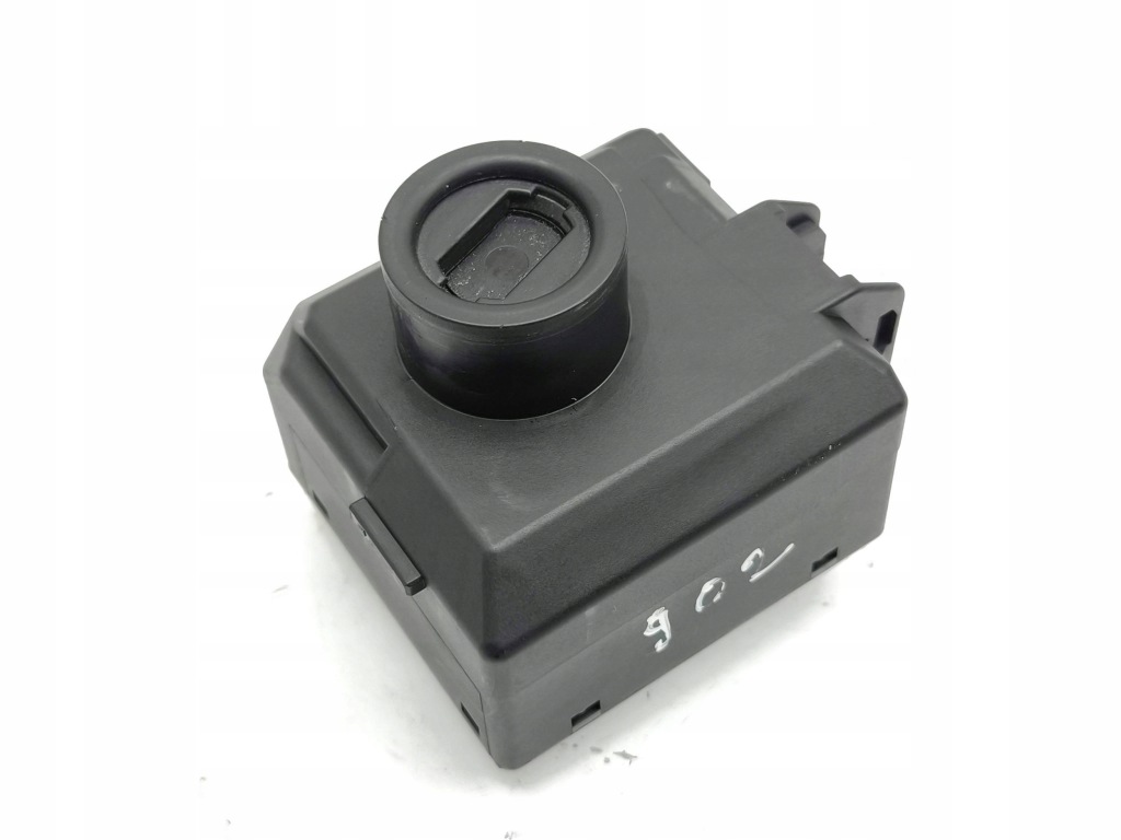 Infiniti Q30 2016 Станція