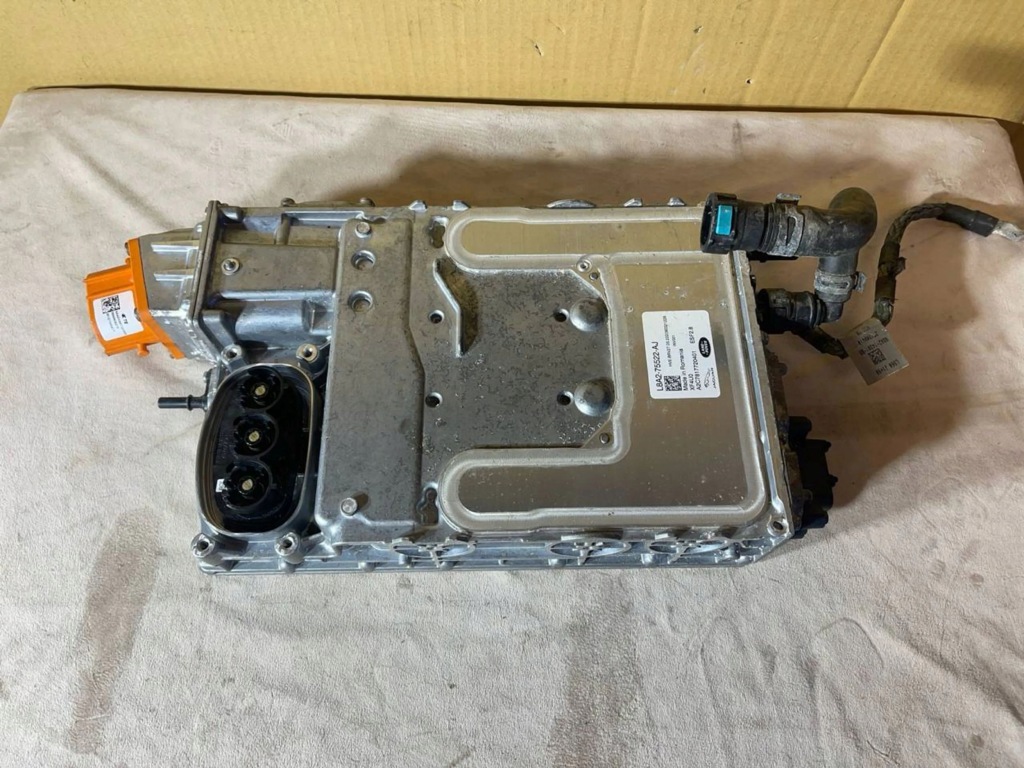 L8A275522AJ інвертор чарджер, модуль зарядки Land Rover Range Rover Velar 2022